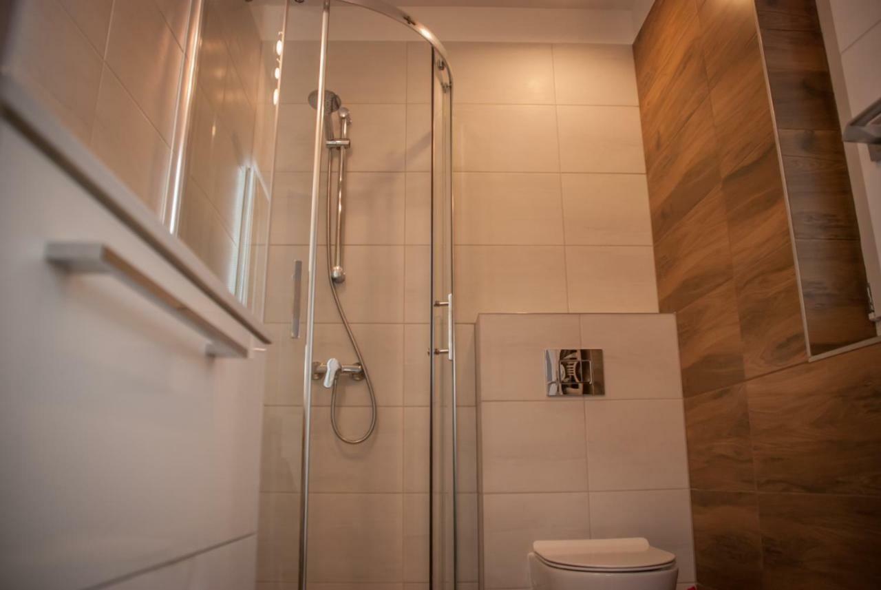 Noclegi "Boczna 5A" Apartamenty Goscinne Szczawno-Zdroj Exteriör bild