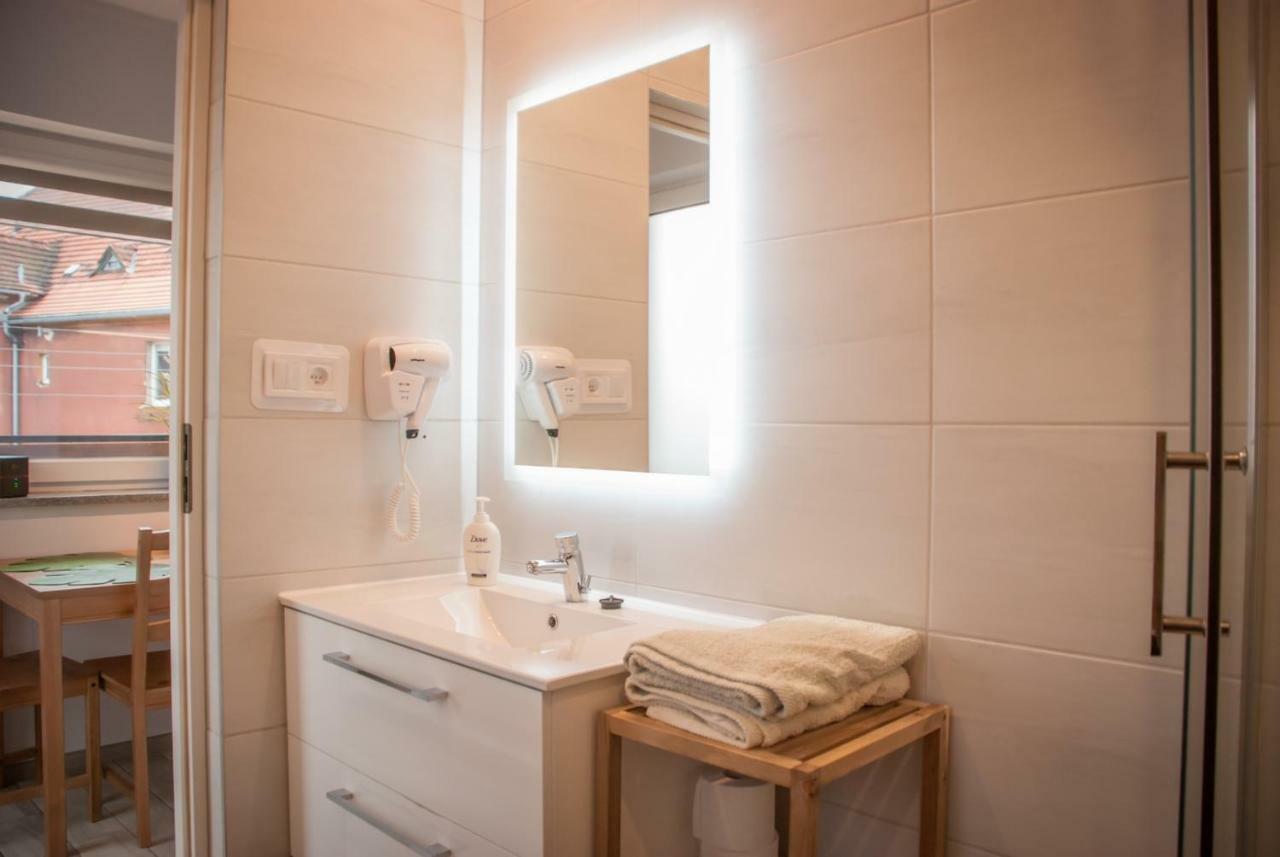 Noclegi "Boczna 5A" Apartamenty Goscinne Szczawno-Zdroj Exteriör bild
