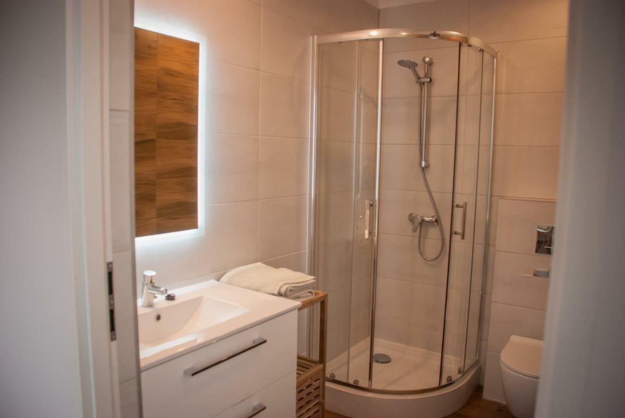 Noclegi "Boczna 5A" Apartamenty Goscinne Szczawno-Zdroj Exteriör bild