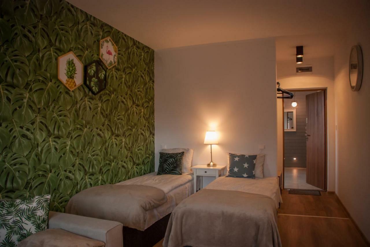 Noclegi "Boczna 5A" Apartamenty Goscinne Szczawno-Zdroj Exteriör bild