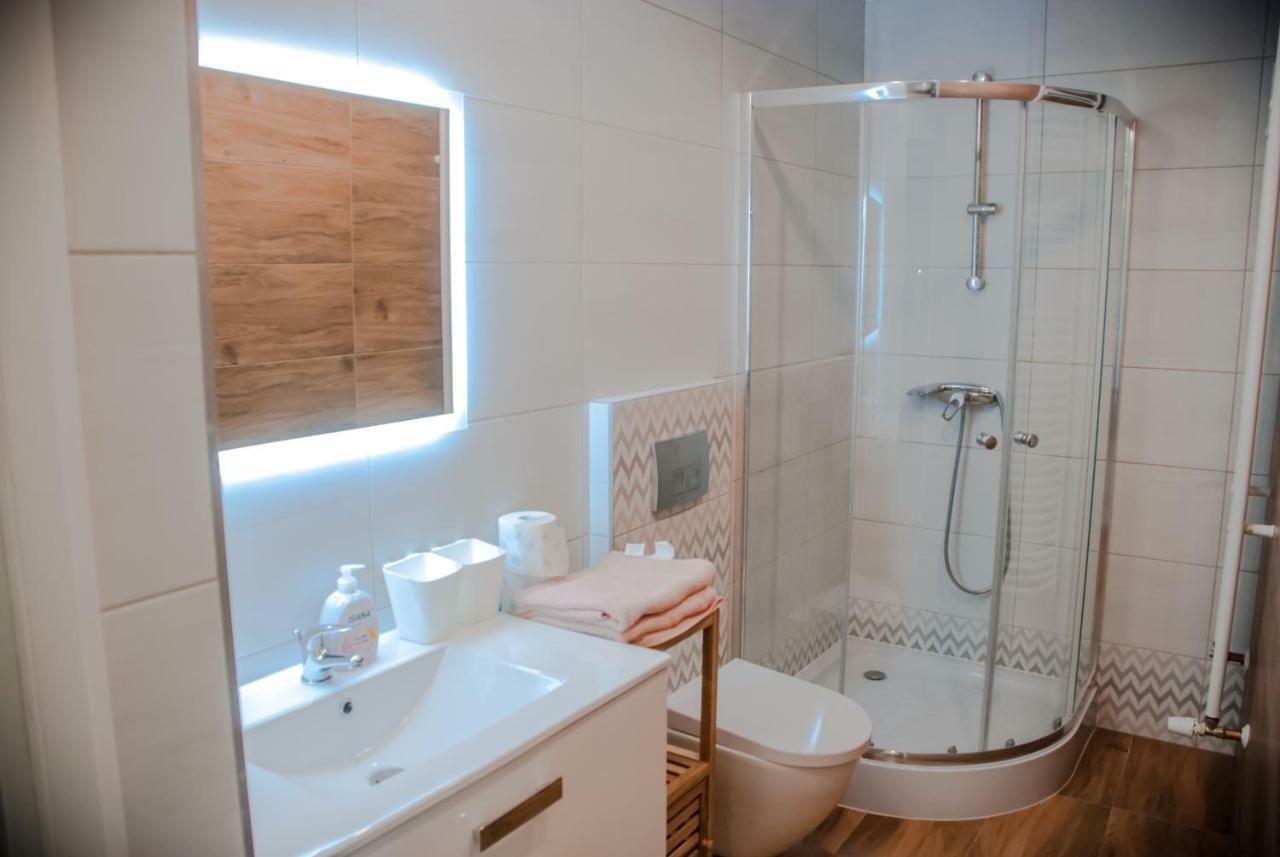 Noclegi "Boczna 5A" Apartamenty Goscinne Szczawno-Zdroj Exteriör bild