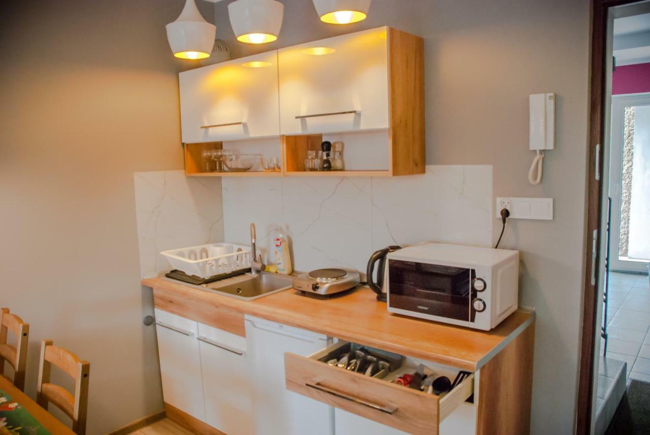 Noclegi "Boczna 5A" Apartamenty Goscinne Szczawno-Zdroj Exteriör bild