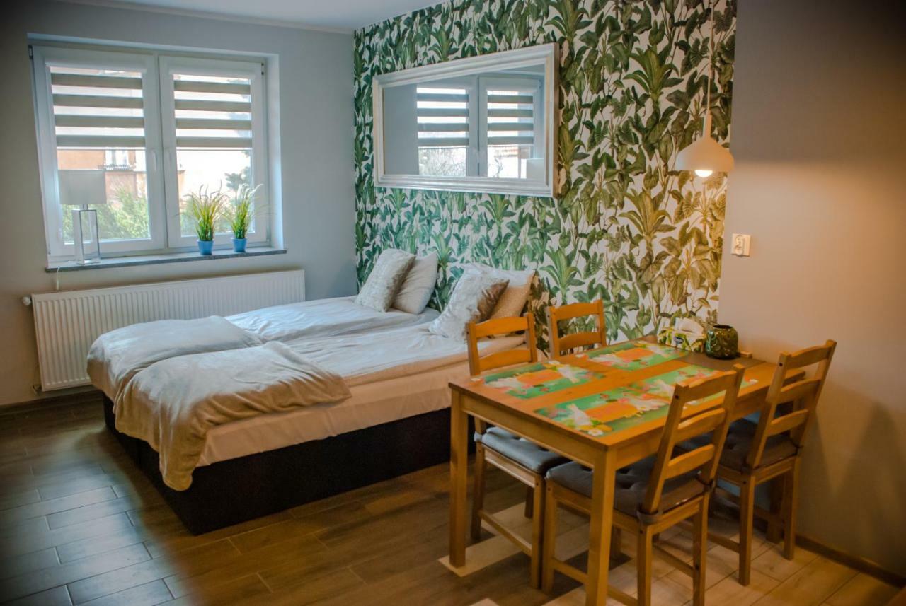 Noclegi "Boczna 5A" Apartamenty Goscinne Szczawno-Zdroj Exteriör bild