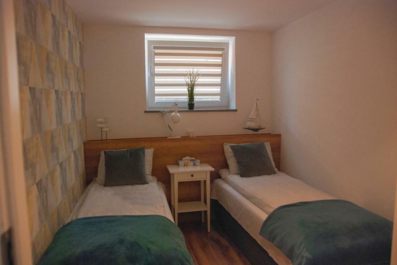 Noclegi "Boczna 5A" Apartamenty Goscinne Szczawno-Zdroj Exteriör bild